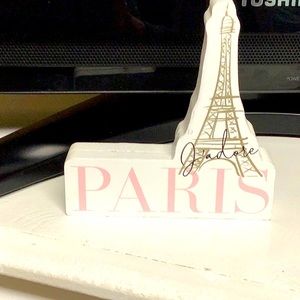 𝓐 𝓼𝓽𝓪𝓽𝓾𝓮 𝓸𝓯 𝓟𝓪𝓻𝓲𝓼.